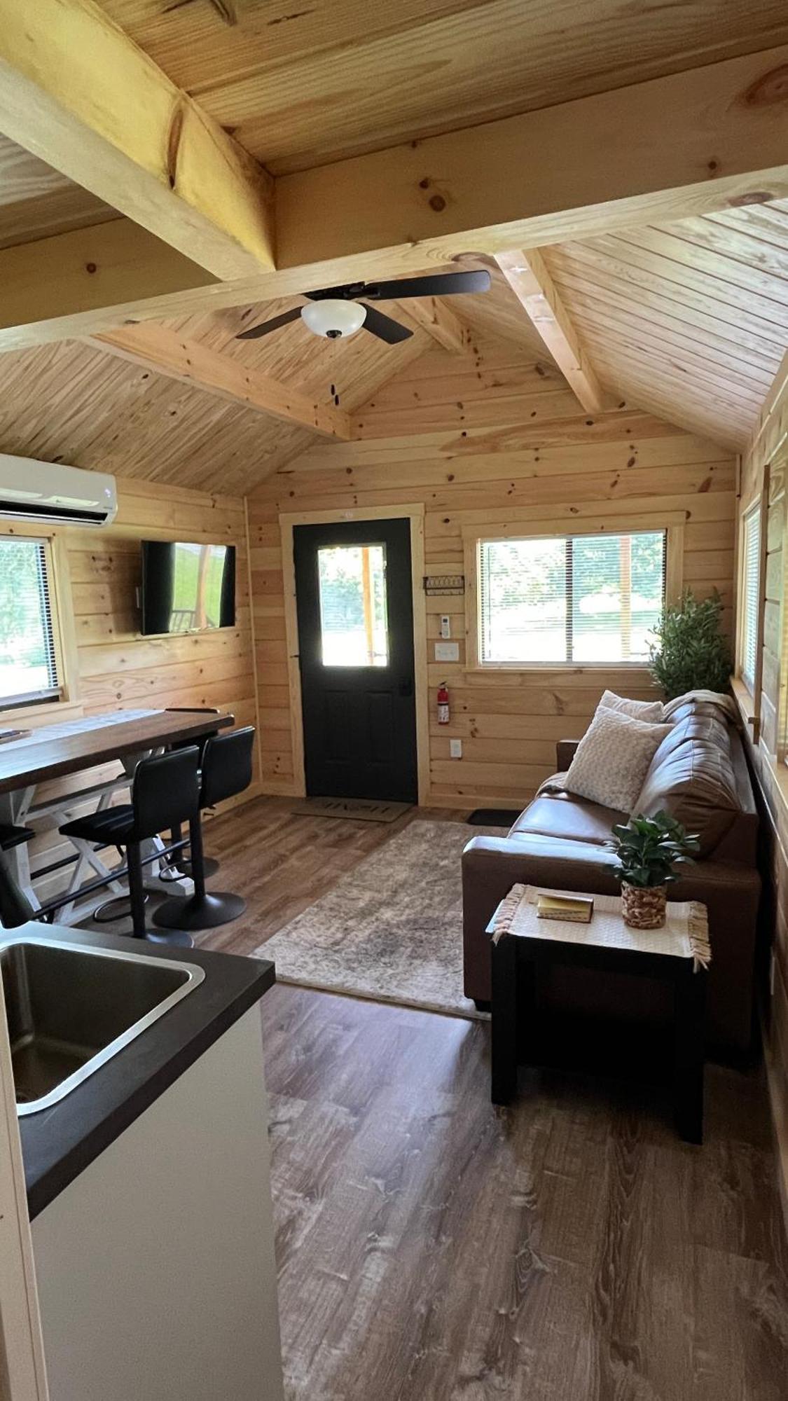 Route 6 Campground Gaines Rom bilde
