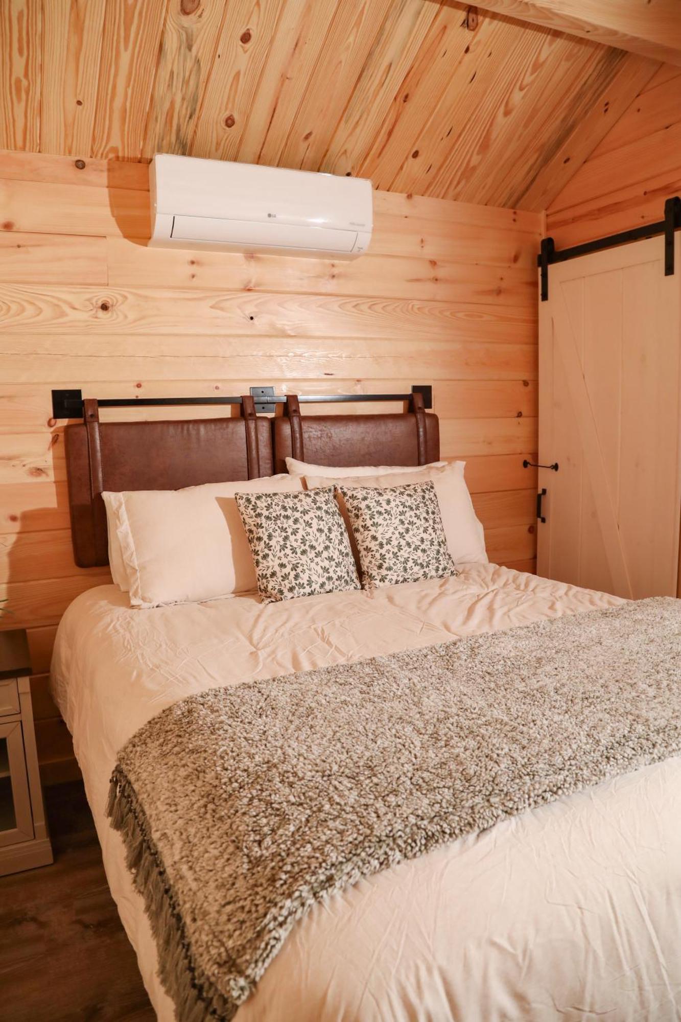 Route 6 Campground Gaines Rom bilde